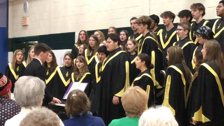Choir, band entertain seniors Choir, band entertain seniors