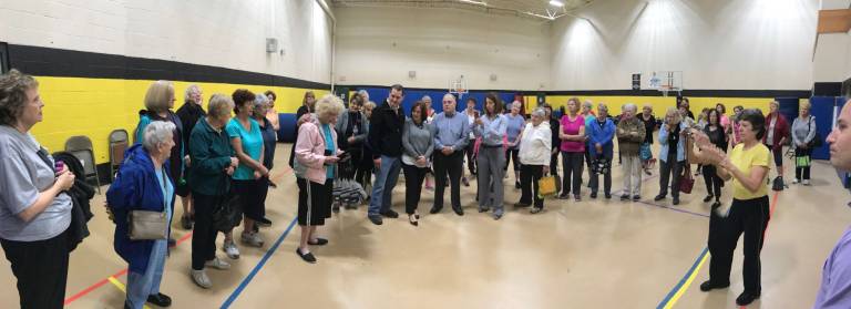 Seniors hold memorial for late aerobics instructor Seniors hold memorial for late aerobics instructor