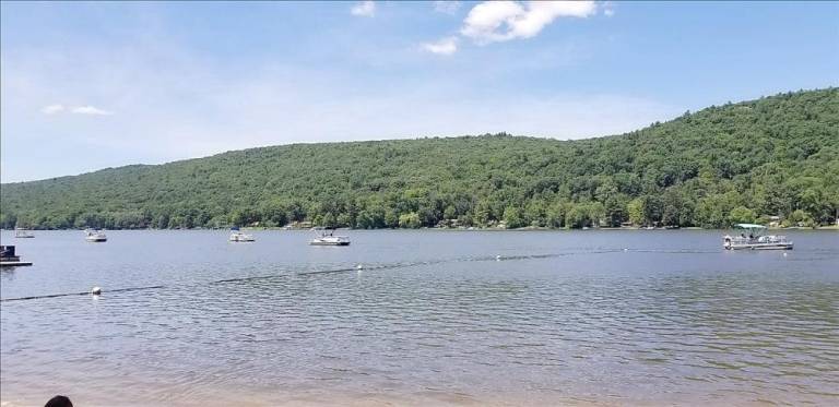 Pinecliff Lake boat parade, July 4, 2022.