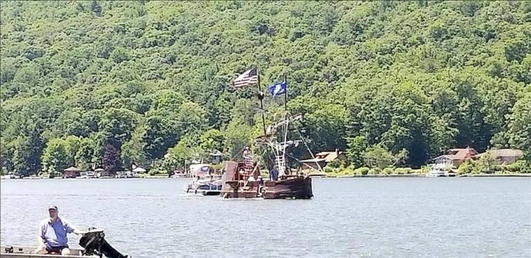 Pinecliff Lake boat parade, July 4, 2022.