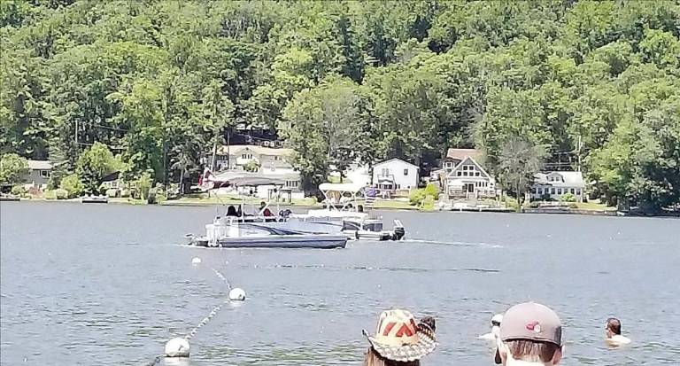 Pinecliff Lake boat parade, July 4, 2022.