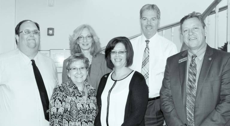Lakeland Bank honors 10-year employees Lakeland Bank President & Chief Executive Officer Tom Shara, back row, stands with colleagues Joe Kapraszewski, Judy Forrester, Donna Orta, Jennifer Sparnon and Ken Partyka at a ceremony to celebrate their 10 years of service with the Bank. Not pictured are Mary Beth Carney and Debra Reade.