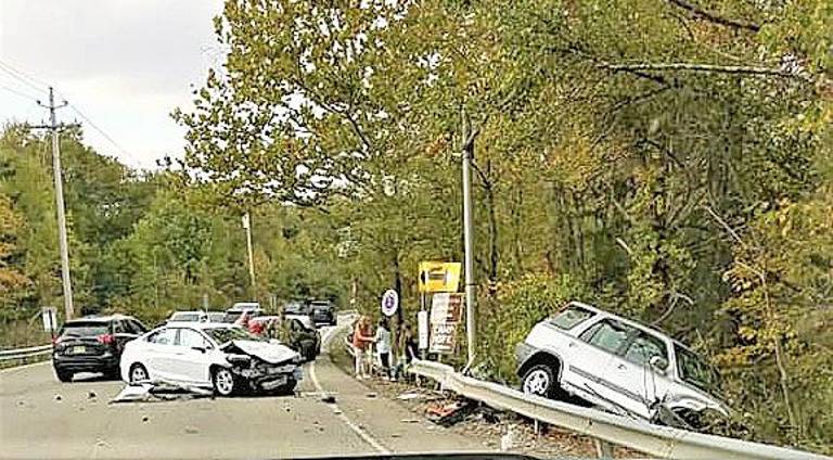 Driver cited in Macopin Road weekend crash Three people were taken to the hospital for evaluation following a Saturday afternoon crash on Macopin Road.
