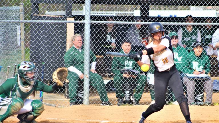 Lady Highlanders softball team wins semifinal game Lady Highlanders softball team wins semifinal game