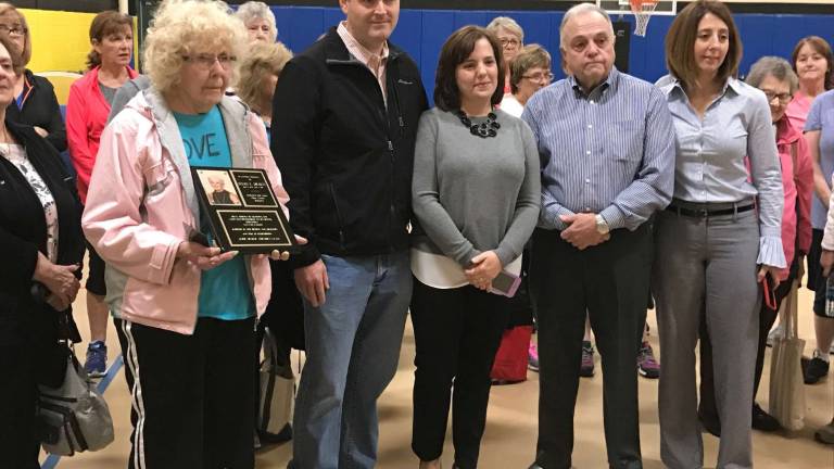 Seniors hold memorial for late aerobics instructor Seniors hold memorial for late aerobics instructor