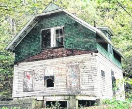 One of the last remaining homes in the once beautiful village of New City was vandalized so badly that City of Newark officials voted to demolish this building and any others left. (Photo Ann Genader)