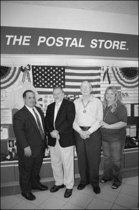 Display at Glenwood Post Office honors local veterans