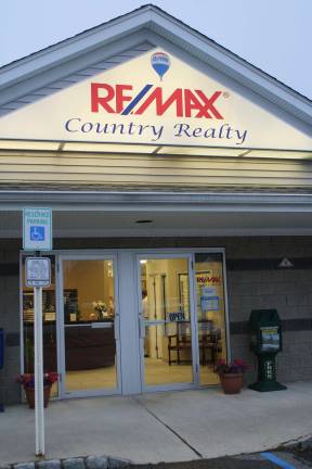 RE/MAX Country Realty