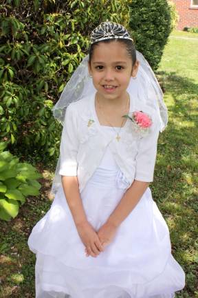 Looking like a princess, Izabella Perez was radiant on her special day.