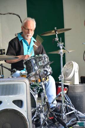 The Kootz drummer is Bob Cianci.
