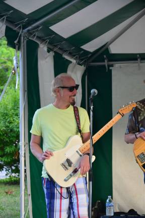 Chris Roselle played rhythm guitar and sang for the group.