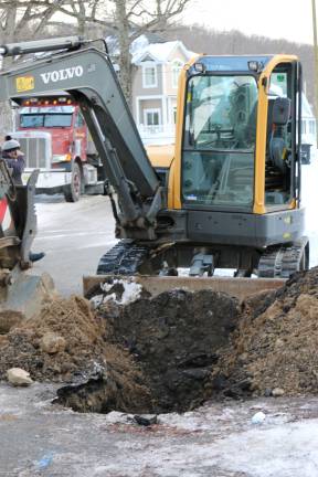 Photos by Don Webb One of the many holes dug in Awosting in efforts to find a major water main leak last week.