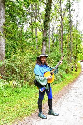 SRF5 The foxy Bard is among the musicians at the festival.