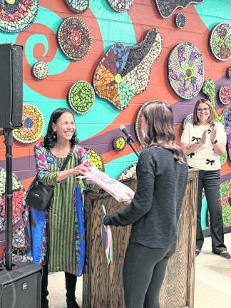 Hailey Phillips receiving her scholarship from Aimee Dolich of Savannah College of Art and Design.