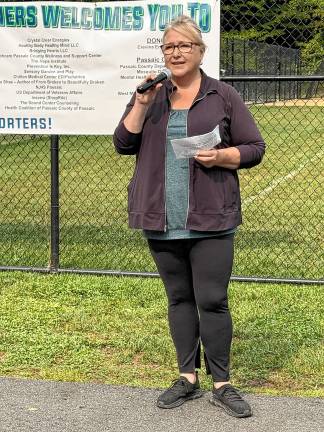 HH1 Mayor Michele Dale speaks at the second annual Hike for Healing on Sept. 6 at Highlands Preserve. (Photos by Denise von Wilke)