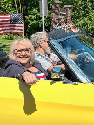 Mayor Michele Dale rides in the parade. (Photo by Denise von Wilke)