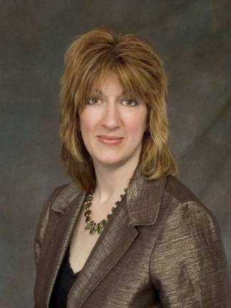 Linda Birdsall has been an artist most of her life. Her award-winning photography work can be seen on her Web site, www.lindamarieart.com.