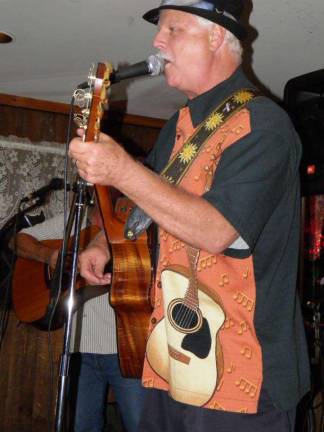 Easy listening with Karl Vonderhyde at Joey's