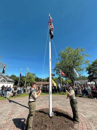 Boy Scouts raise the flag. (Photo by Denise von Wilke)