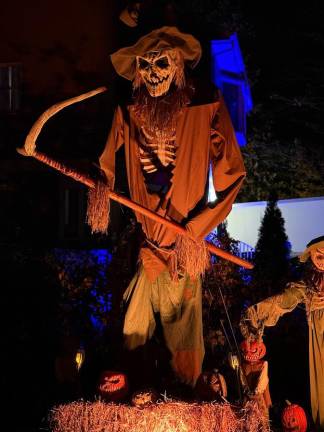 Gajewski family’s elaborate Halloween display draws visitors