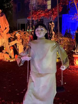 Gajewski family’s elaborate Halloween display draws visitors