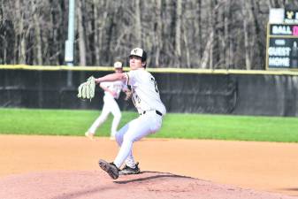 Blake Tyburczy led the Highlanders with seven wins.