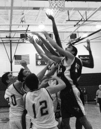 Lions sink Vikings in hoops opener