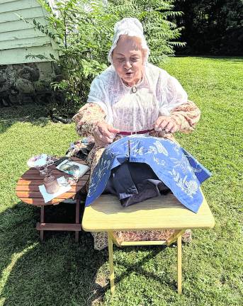 Mayra Petretti demonstrates how to make bobbin lace.
