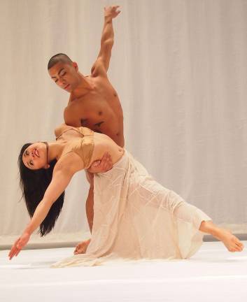 The Carolyn Dorfman Dance Company celebrates its 30th season beginning with a performance at Mayor Performing Arts Center on Sunday, Oct. 21.
