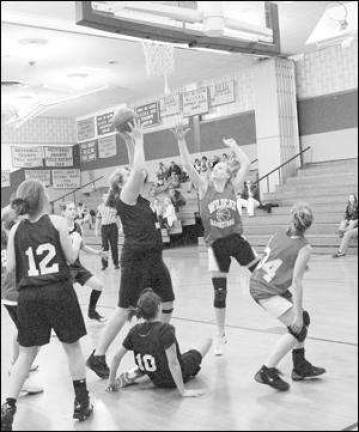 Highlander hoop girls a young team, but show strong defense
