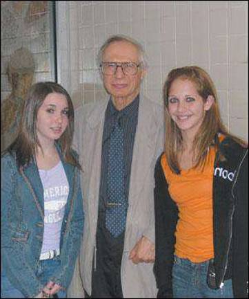 The Amazing Kreskin amazes audiences to help animal shelter