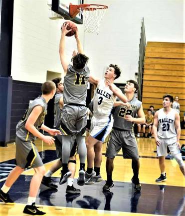 Highlanders boys basketball team falls to Wayne Valley 90-75