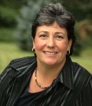 Sandra Mantione named Agent of the Month at Realty Executives