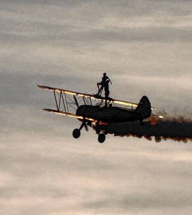 Two wingwalkers. (Photo by Denise von Wilke)