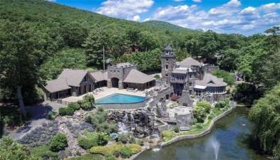 Derek Jeter’s mansion will be auctioned on Dec. 15. Minimum bid is set for $6.5 million
