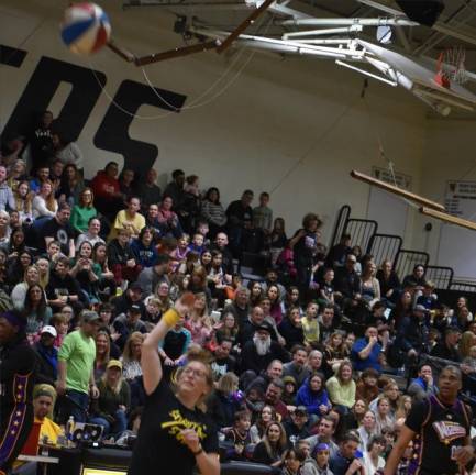 Harlem Wizards fill gym with fans, fun