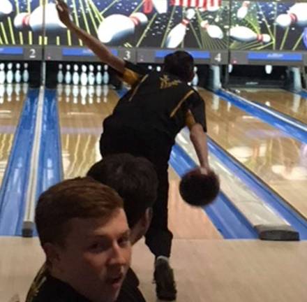 WMHS Bowlers take 4-6 in two matches before holiday break