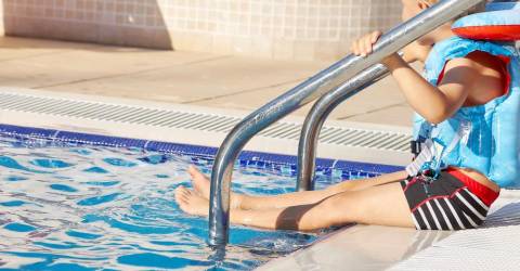 Town clarifies fence rules for swimming pools