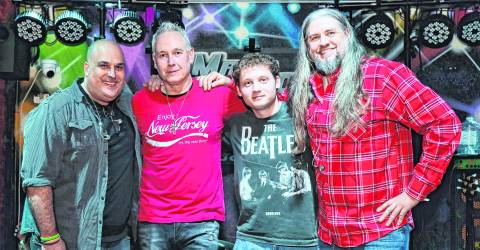 Valentine’s weekend music lineup features dances, duos and jam nights