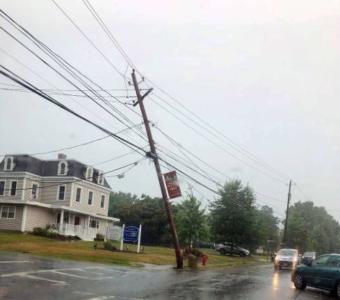 Photo by Terry Reilly Oakland Avenue at the corner of Third Street. Oakland Avnue was closed because of downed wires.