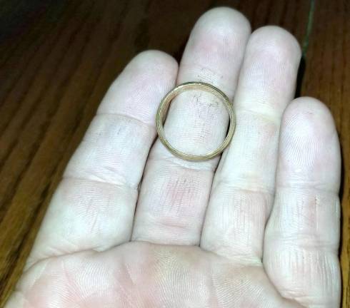 Awosting. Gold wedding ring found