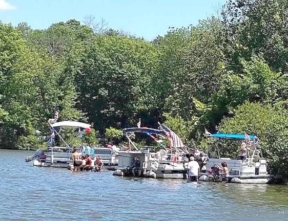 Pinecliff Lake boat parade, July 4, 2022.