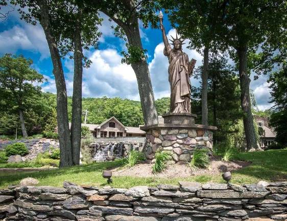 Derek Jeter selling Greenwood Lake castle for $14.75M
