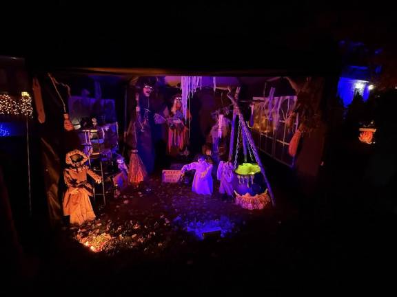 Gajewski family’s elaborate Halloween display draws visitors