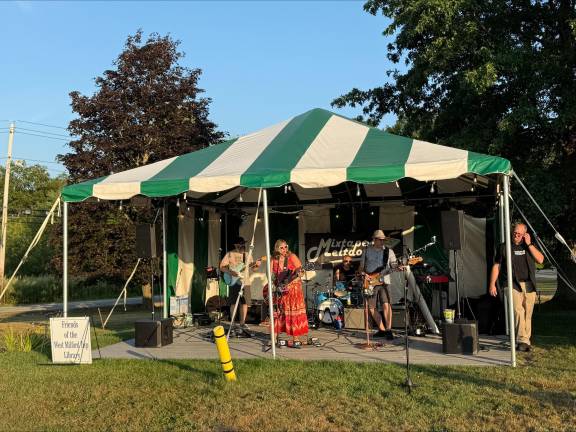 Mixed Tape Meltdown performs Monday, Aug. 11 at the Wallisch Homestead. (Photos by Denise von Wilke)