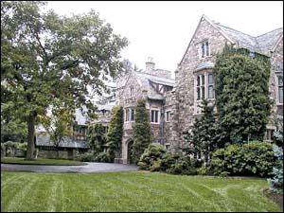 Come tour Skylands Manor at the Botanical Garden