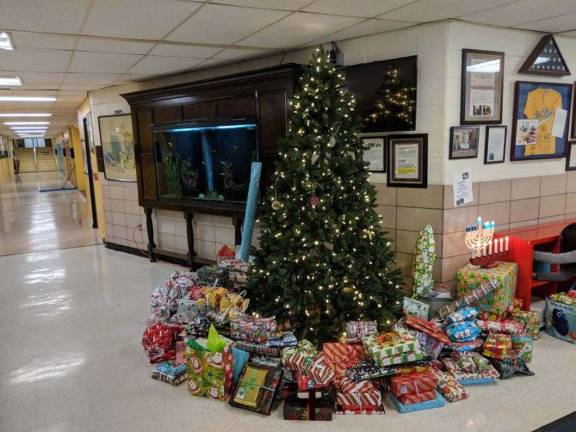 Macopin School helps make holidays merry