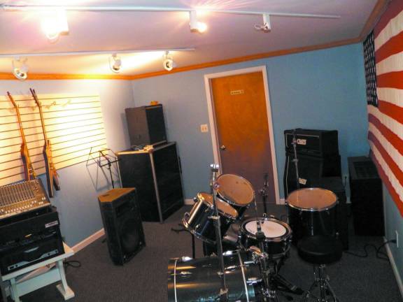 Musical couple opens new shop