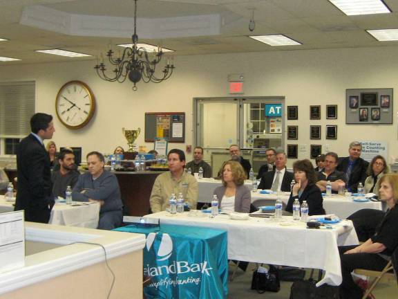 Lakeland bank hosts chamber meeting