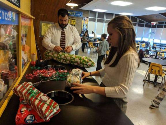 Macopin School helps make holidays merry
